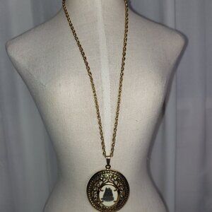 Vintage Fashion 10 Cents Sailboat Oval Necklace